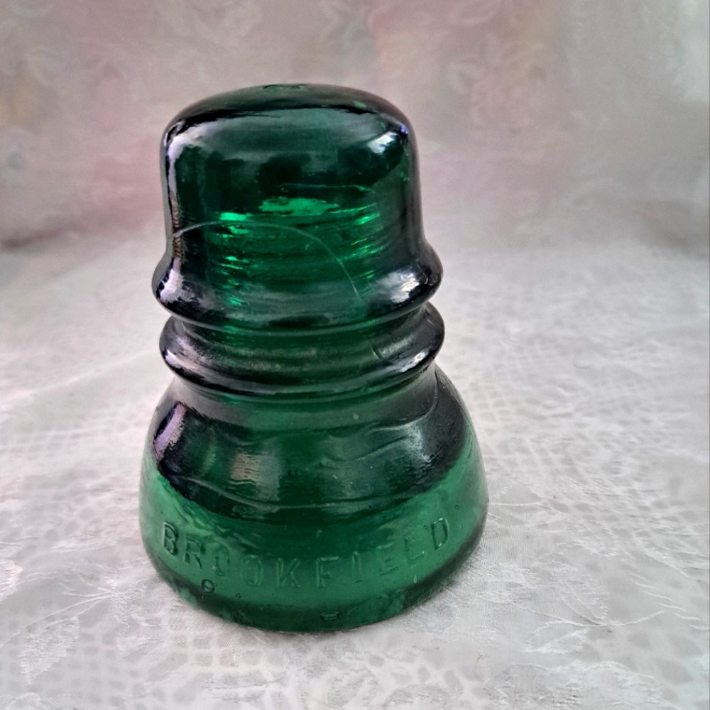 VINTAGE, Green Glass Insulator